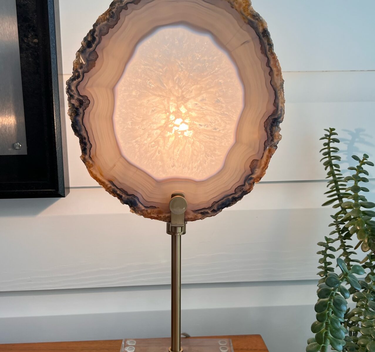 Agate lamp with acrylic base and gold stand